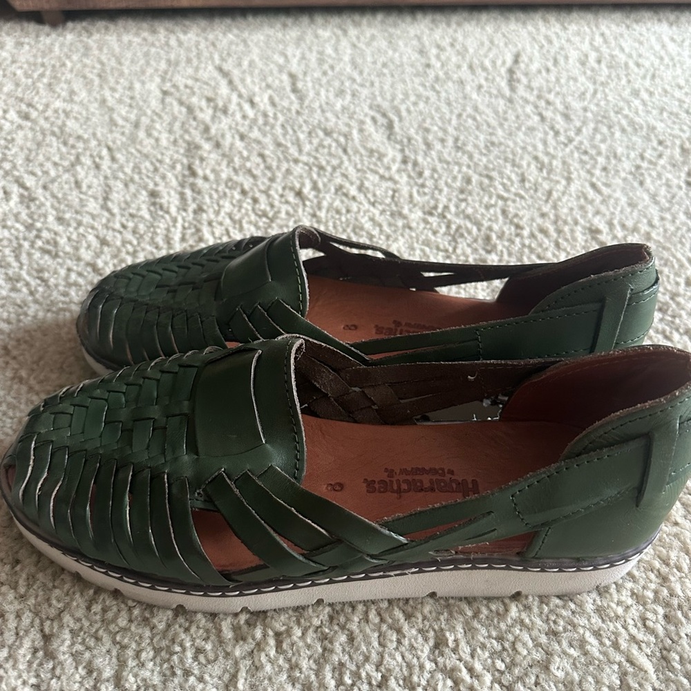 Huaraches Green Leather Flats
